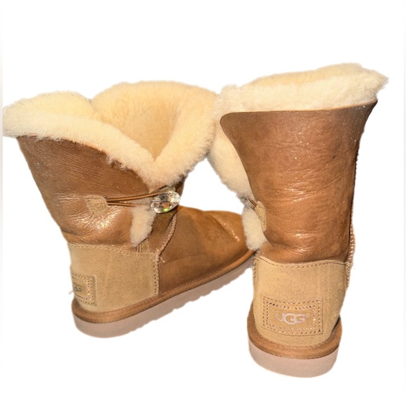 Ugg Boots Fur Lined Swarovski Crystal Button Size 5 to 5.5 - Picture 4 of 12